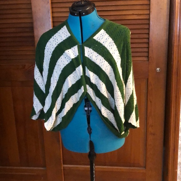 Green and white - Picture 1 of 2